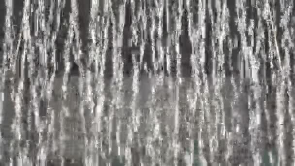 Sluiten Van Water Vallen Van Een Fontein Slow Motion — Stockvideo