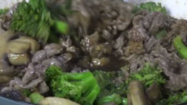 Karışık et ve brokoli, yakın çekim, yavaş çekim.