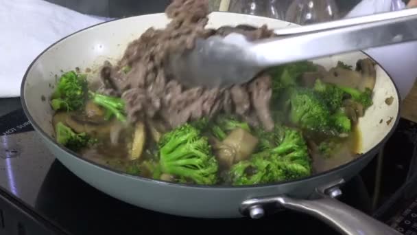 Retorno Carne Bovina Para Pan Cozinhar Carne Bovina Brócolis Câmera — Vídeo de Stock