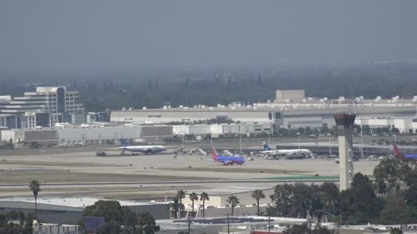 Long Beach Usa Luglio 2019 Jet Passeggeri Commerciale Sulla Pista — Video Stock