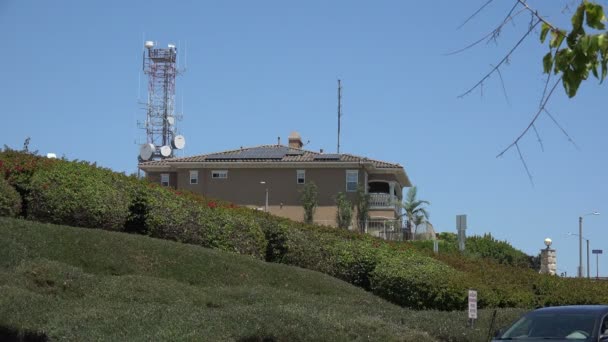 Signal Hill Usa Lipiec 2019 Duża Wieża Mikrofalowa Znajduje Się — Wideo stockowe