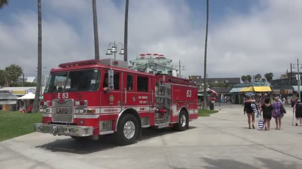 Los Angeles Usa Juillet 2018 Camion Pompiers Traverse Windward Plaza — Video