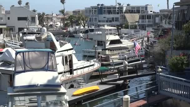 Sunset Beach Usa Luglio 2019 Yacht Lusso Case Costeggiano Rive — Video Stock