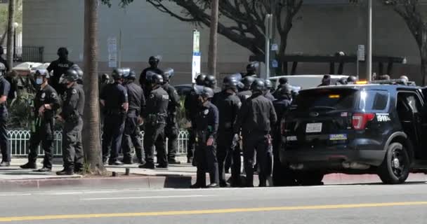 Los Angeles Března 2021 Policie Potyčkou Antify Politickém Shromáždění Radnici — Stock video