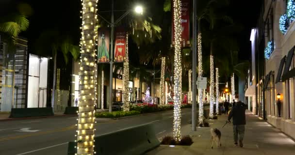 カリフォルニア州ビバリーヒルズ 2020年12月11日 新しいカリフォルニア隔離のためにクリスマスショッピングシーズン中に捨てられたロデオドライブ — ストック動画