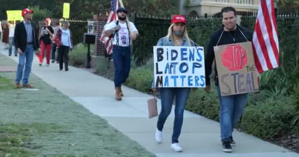 Los Angeles Usa Novembre 2020 Manifestanti Quarantena Marciano Davanti Alla — Video Stock