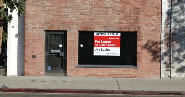 Los Angeles Usa December 2020 Lease Sign Retail Storefront Rising — Stock Video