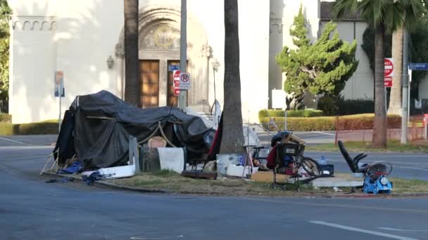 Los Angeles Usa Dicembre 2020 Accampamento Senzatetto Isola Trafficata Los — Video Stock