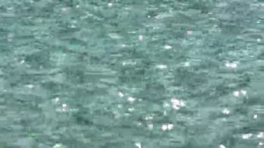 Akan sudan yansıyan ışığın arkaplanı