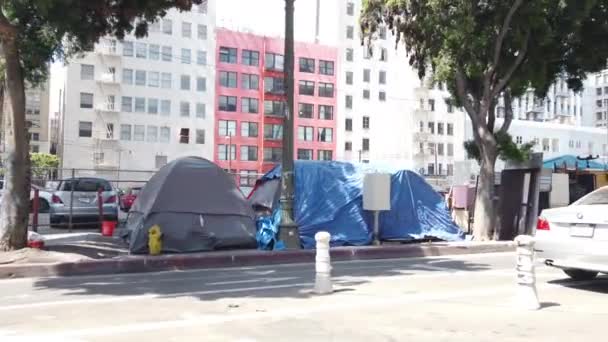 Los Angeles Usa April 2021 Homeless Tents Line Trowalks Main — стоковое видео