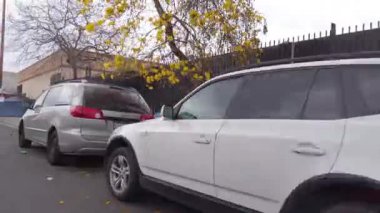 Los Angeles, CA USA - 9 Nisan 2021: Evsiz çadırları ve alışveriş arabaları Los Angeles 'taki Skid Row evsizler kampında kaldırımlar