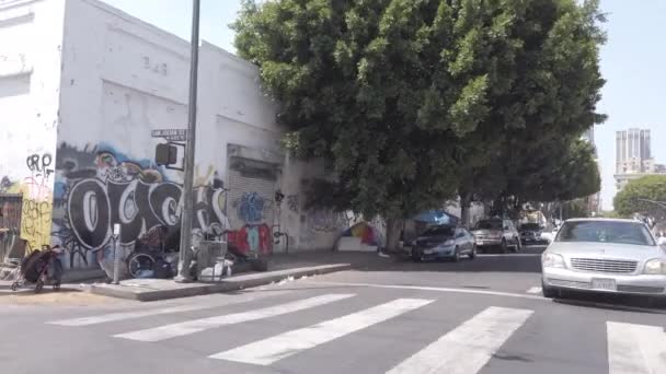 로스앤젤레스 Usa 2021 로스앤젤레스의 스키드로 지구의 은행을 둘러싸고 노숙자 — 비디오