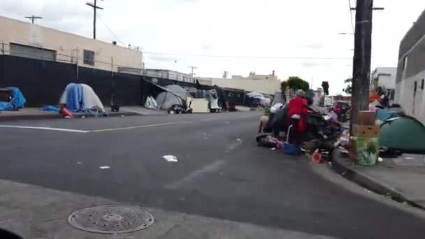 Los Angeles Usa April 2021 Obdachlose Zelte Auf Den Bürgersteigen — Stockvideo