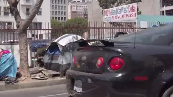 Los Angeles Usa April 2021 Homeless Tents Line Sidewalks Main — Stock Video