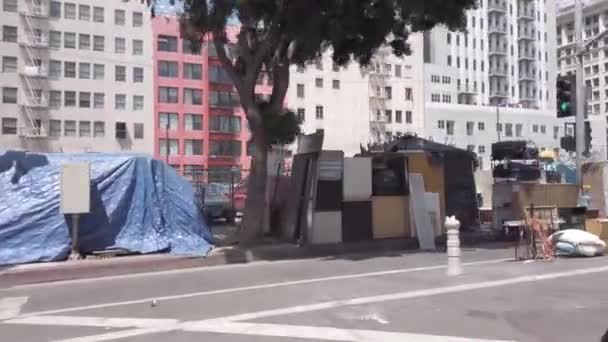 로스앤젤레스 Usa 2021 스러운 아파트들 로스앤젤레스 중심가의 보도에 노숙자 — 비디오