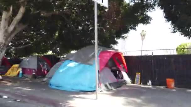 Los Angeles Usa April 2021 Hemlöst Läger Trottoaren Vid Historiska — Stockvideo