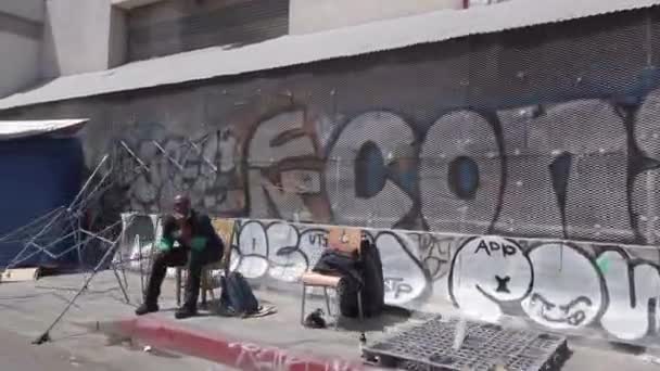 로스앤젤레스 Usa 2021 로스앤젤레스 중심가의 스키드로에 노숙자 야영지에서 — 비디오
