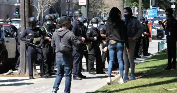 Los Angeles März 2021 Die Polizei Stellt Sich Der Antifa — Stockvideo