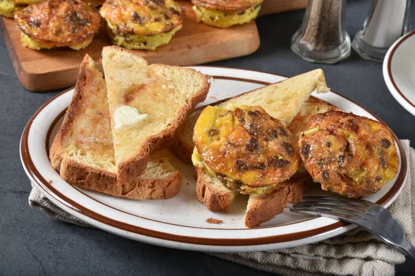 Mini Gebakken Worst Kaas Omeletten Toast Voor Het Ontbijt — Stockfoto