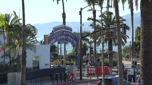 Santa Monica Noviembre 2019 Señal Arco Entrada Mundialmente Famoso Muelle — Vídeos de Stock