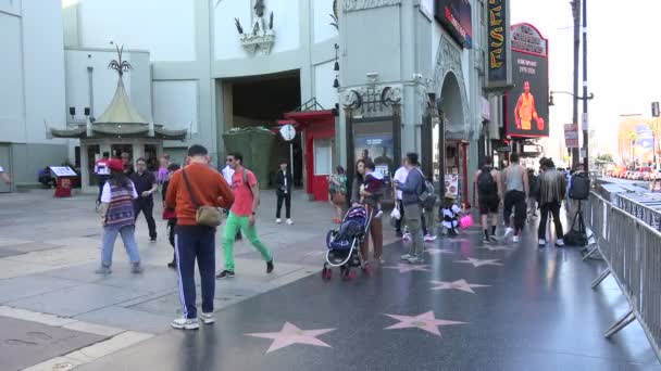 Los Angeles Januari 2020 Toeristen Het Voorhof Van Het Beroemde — Stockvideo