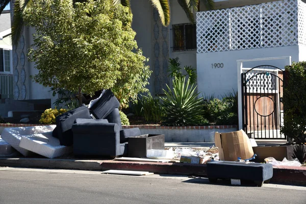 Los Angeles Usa November 2020 Furnishings Tossed Street Eviction Long — Stock Photo, Image