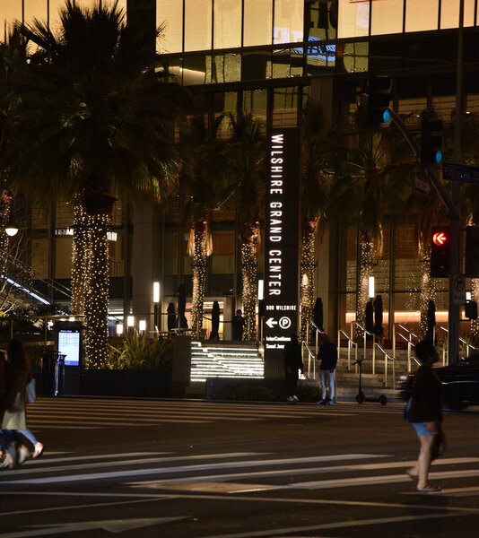 Лос-Анджелес, штат Калифорния, США - 7 февраля 2020 года: переезд в Wilshire Grand Center в центре Лос-Анджелеса