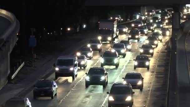 Nadjeżdżający Ruch Zatłoczonej Autostradzie Nocy — Wideo stockowe