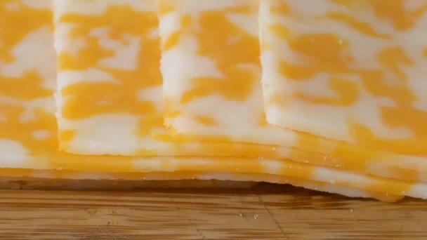 Rimozione Fette Formaggio Colby Una Pila Colpo Cursore — Video Stock