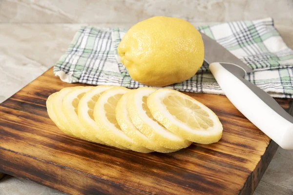 Fresh Sliced Lemon Cutting Board Kitchen Knife — Stock Photo, Image
