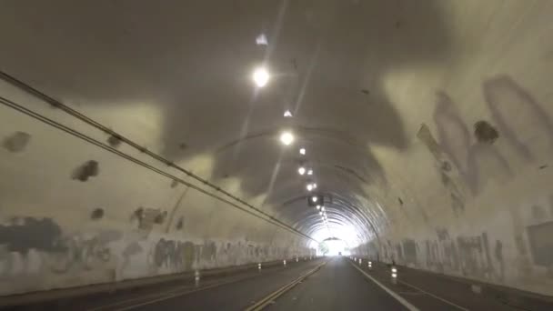 Проезд Через Знаменитый Тоннель Второй Улицы Лос Анджелесе — стоковое видео