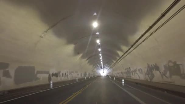 Проезд Через Знаменитый Тоннель Второй Улицы Центре Лос Анджелеса — стоковое видео
