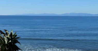 Güney Kaliforniya 'daki Pasifik Okyanusu' nun güzel manzarası açık bir günde