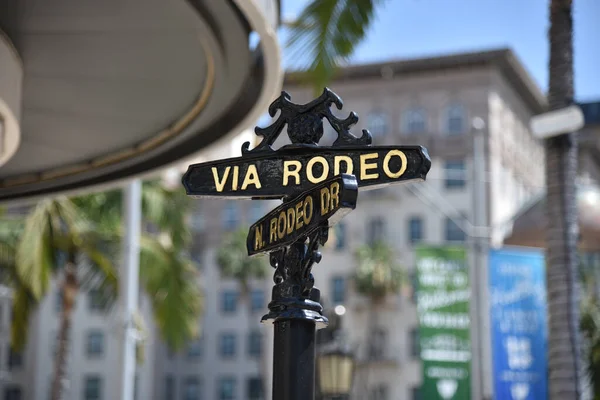 Gatuskylt Över Den Berömda Korsningen Mellan Rodeo Och Rodeo Drive — Stockfoto