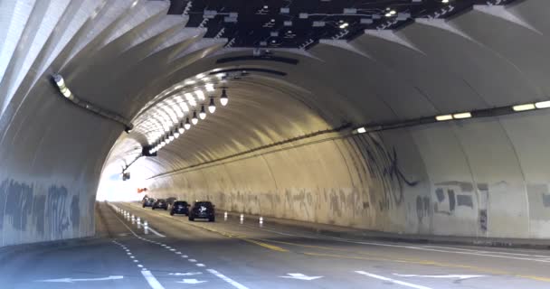 洛杉矶标志性的第二街隧道已被用于许多电影和商业广告中 — 图库视频影像