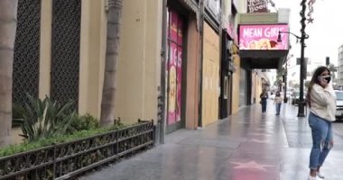 Hollywood, CA USA - 25 Aralık 2020: Hollywood Walk of Fame 'deki ünlü Pantages Tiyatrosu Mart ayındaki tecritten sonra hâlâ kapalı.