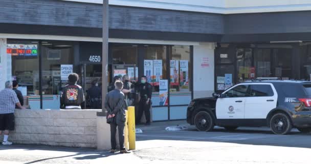 Los Angeles Usa December 2020 Police Arresting Armed Robber Convenience — Stock Video