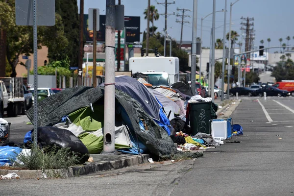 Los Angeles Usa June 2021 Homeless Encampment Traffic Island Venice — Stock Photo, Image