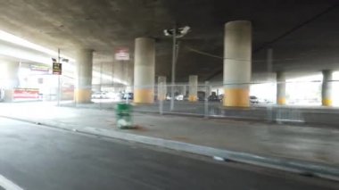 Venice, CA USA - 19 Temmuz 2021: Venedik Kaliforniya Bulvarı boyunca evsiz kamp ve gecekondu kasabası