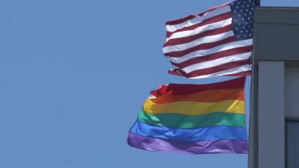 Flagge Der Vereinigten Staaten Und Gay Pride Weht Gemeinsam Wind — Stockvideo