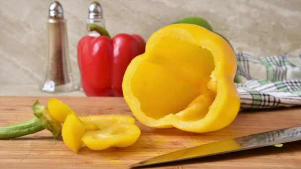Yellow Bell Pepper Being Sliced Disappearing Counter Stop Motion Animation — Stock Video
