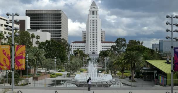Los Ángeles Usa Marzo 2020 Vista Del Emblemático Edificio Fuente — Vídeo de stock