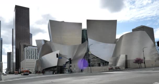 美国加利福尼亚州洛杉矶 2020年3月25日 沃尔特 迪斯尼音乐厅 Walt Disney Concert Hall 和街上空无一人 — 图库视频影像