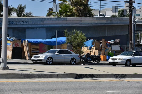 Los Angeles Usa 2021 Június Hajléktalan Tábor Vagy Kunyhóváros Autópálya — Stock Fotó