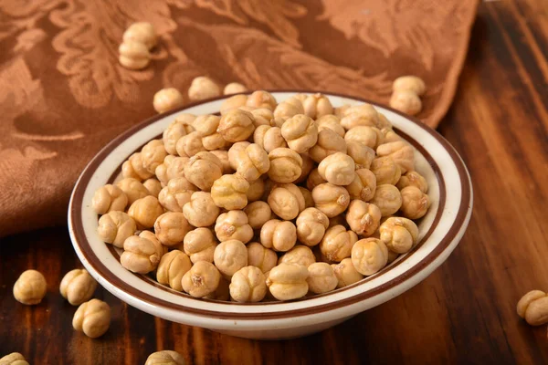 Bol Haricots Garbanzo Rôtis Séchés Sur Une Table Bois — Photo