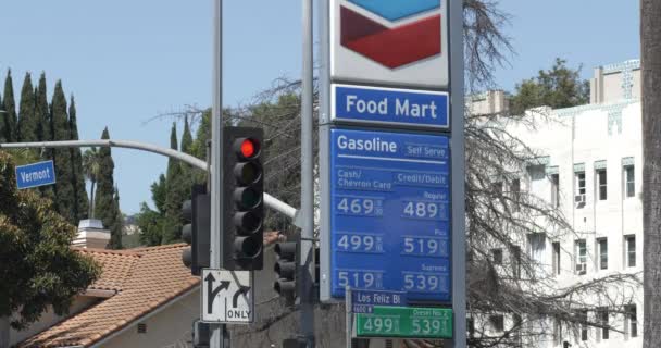 Los Angeles Usa August 2021 Chevron Tankstellenschild Mit Preisen Über — Stockvideo