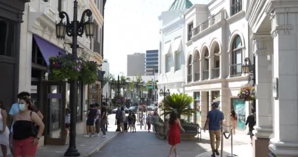 Beverly Hills Usa Agosto 2021 Gente Shopping Nel Bellissimo Cortile — Video Stock