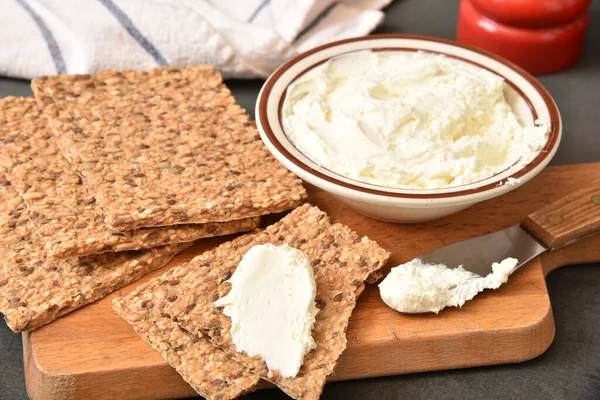 Gourmet Gluten Free Flatbread Crackers Sesame Flax Sunflower Seeds Cream — Stock Photo, Image