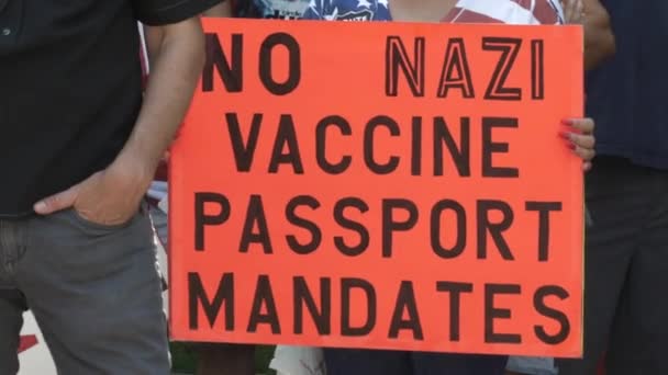 Sign Reading Nazi Vaccine Passport Mandates Protest Rally Los Angeles — Stock Video