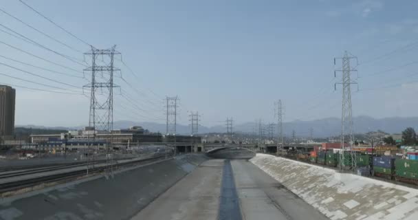 Tilt Derribó Río Los Ángeles Largo Los Patios Del Ferrocarril — Vídeo de stock